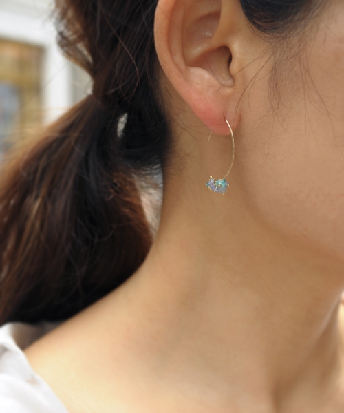 天然石フックピアス(モデル着用)