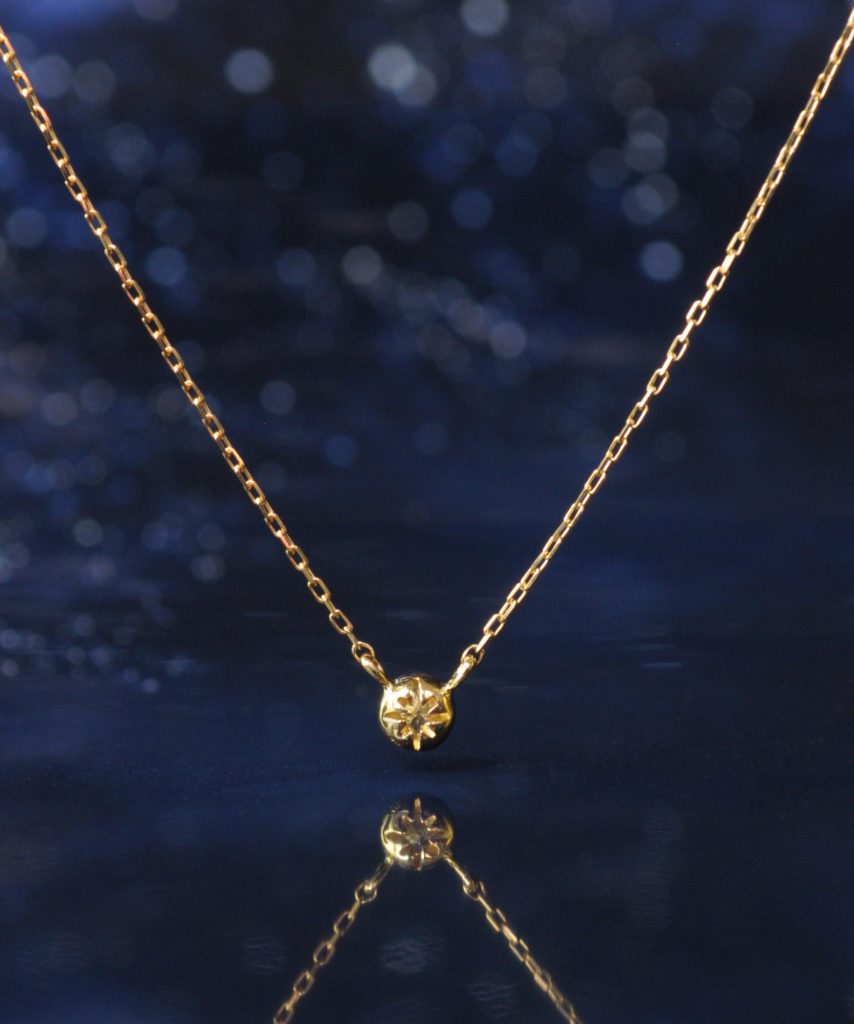 【anq.】 K18・0.05ct ダイヤモンド ネックレス「Stella」
星を意味する「ステラ」ダイヤモンドネックレス。