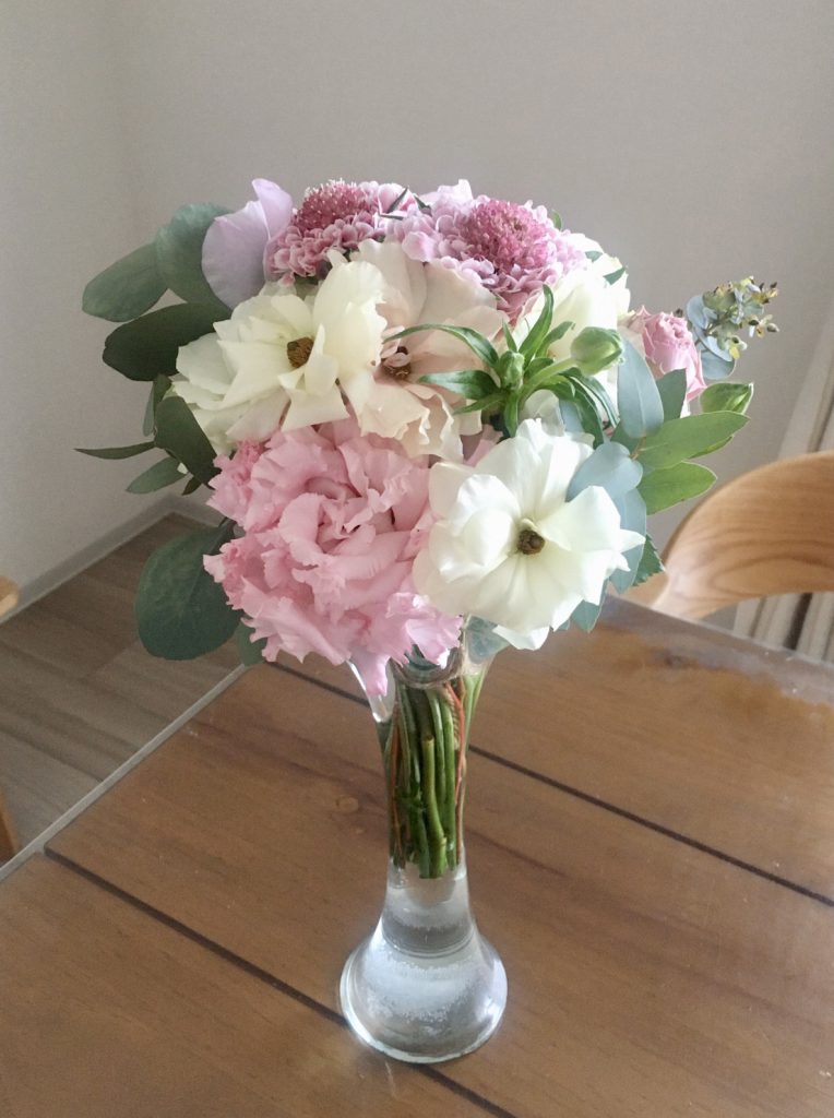 ピンクとホワイトの花束